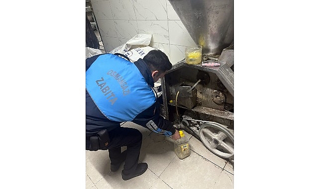 Osmangazi Belediyesi Zabıta Ekipleri Hijyen İhlali Yapan İşyerine Operasyon Düzenledi 1 osmangazi belediyesi zabita ekipleri hijyen ihlali yapan isyerine operasyon duzenledi ud5H6NEO